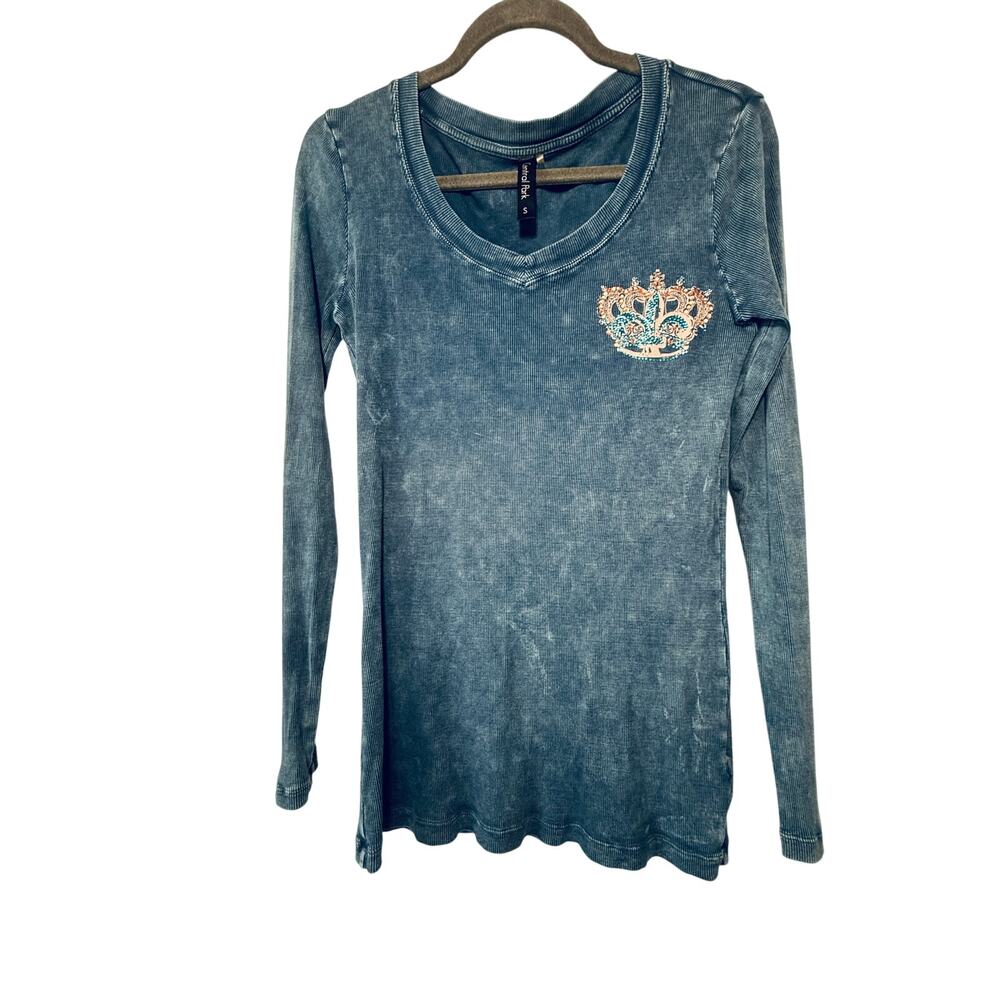 Central Park Blue Crown Long Sleeve Sz S EUC